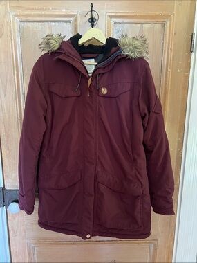 Fjallraven burgundy parka with Faux-Fur Hood